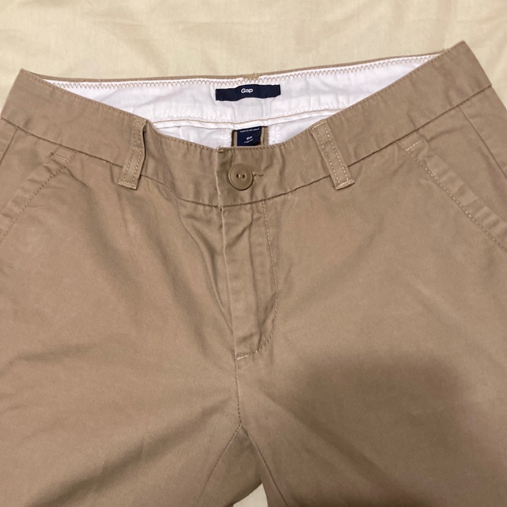 Gap chinos in beige. Size 00